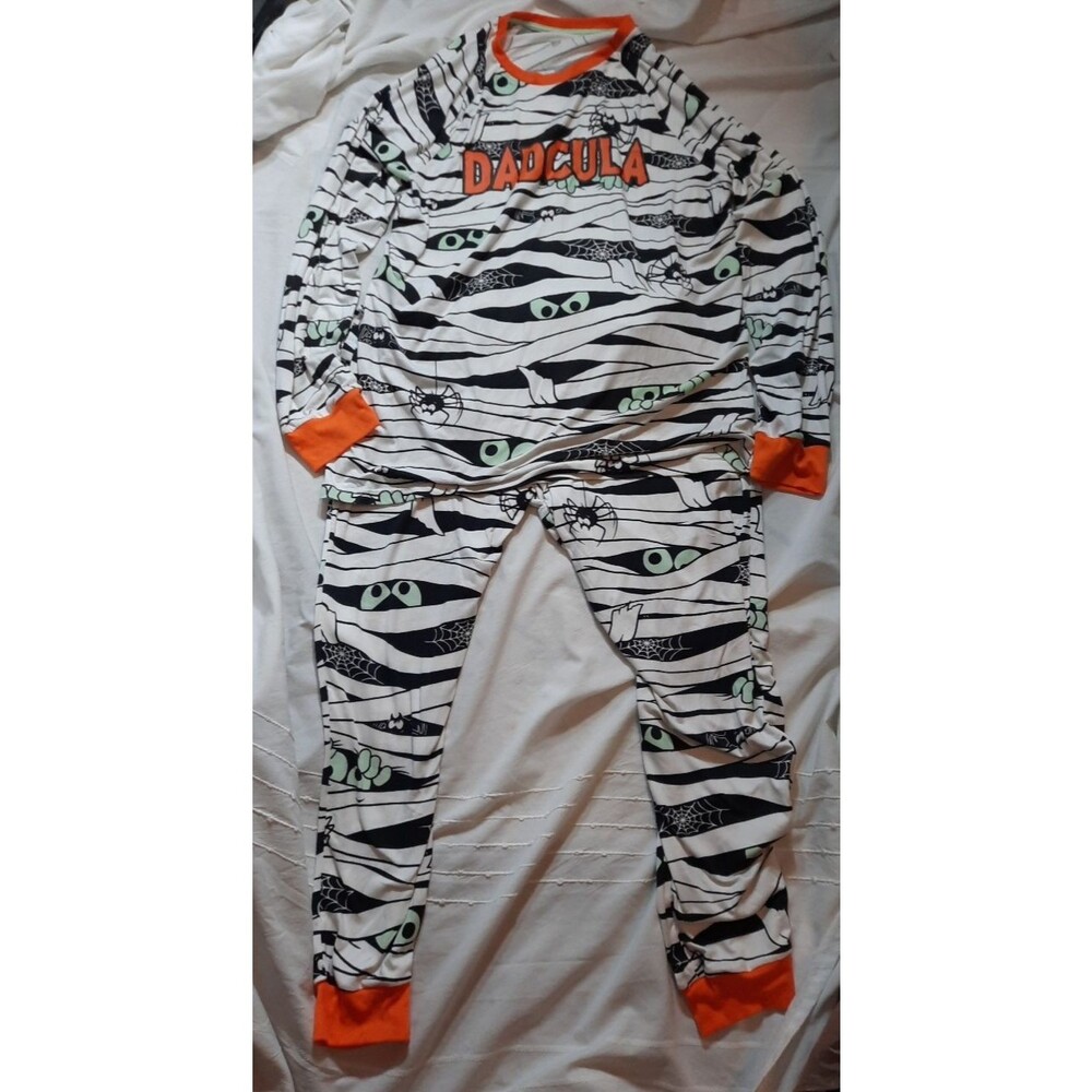 Celebrate Halloween Men’s 2 Piece Pajama Set. Size XL (40-42) DADCULA, Spiders